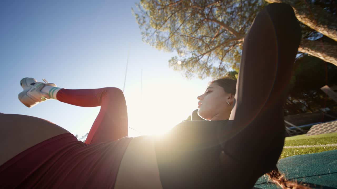 야외 운동 을 하는 여자