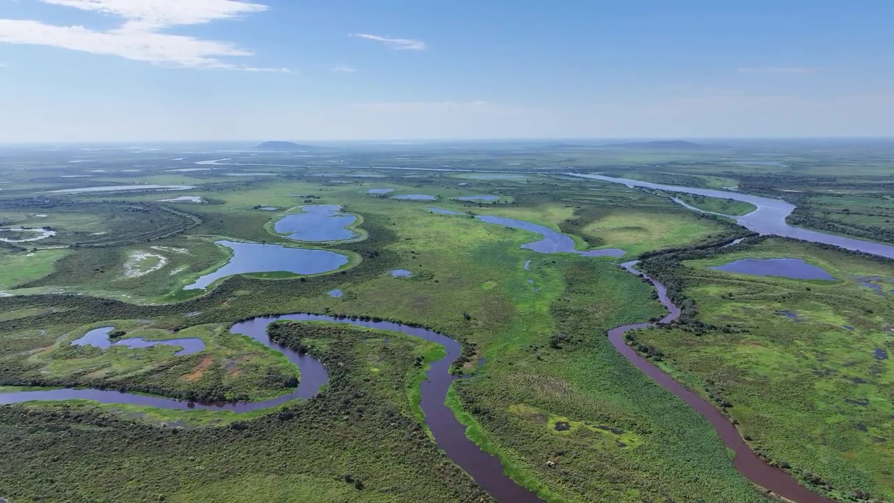 Vista aerea con drone di lagune e fiumi nel Pantanal meridionale del Brasile, con il fiume Paraguay, in una delle zone umide più grandi del mondo