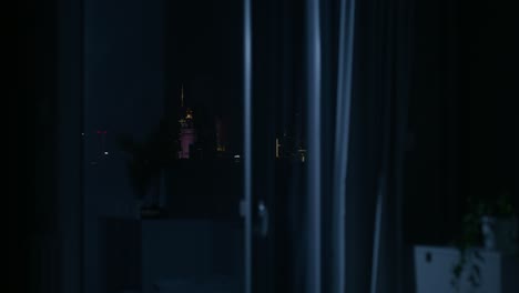 вид на город из окна ночью