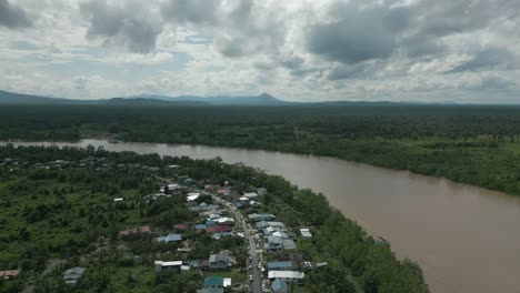 Vista-Por-Drones-De-La-Ciudad-De-Lingga,-Sri-Aman-Sarawak,-Malasia