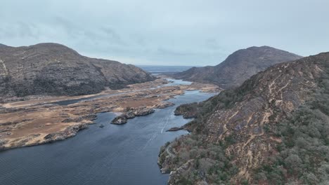 Irland-Valley-2-–-County-Kerry,-Killarney-Nationalpark-–-Stabilisierte-Drohnenansicht-In-4k