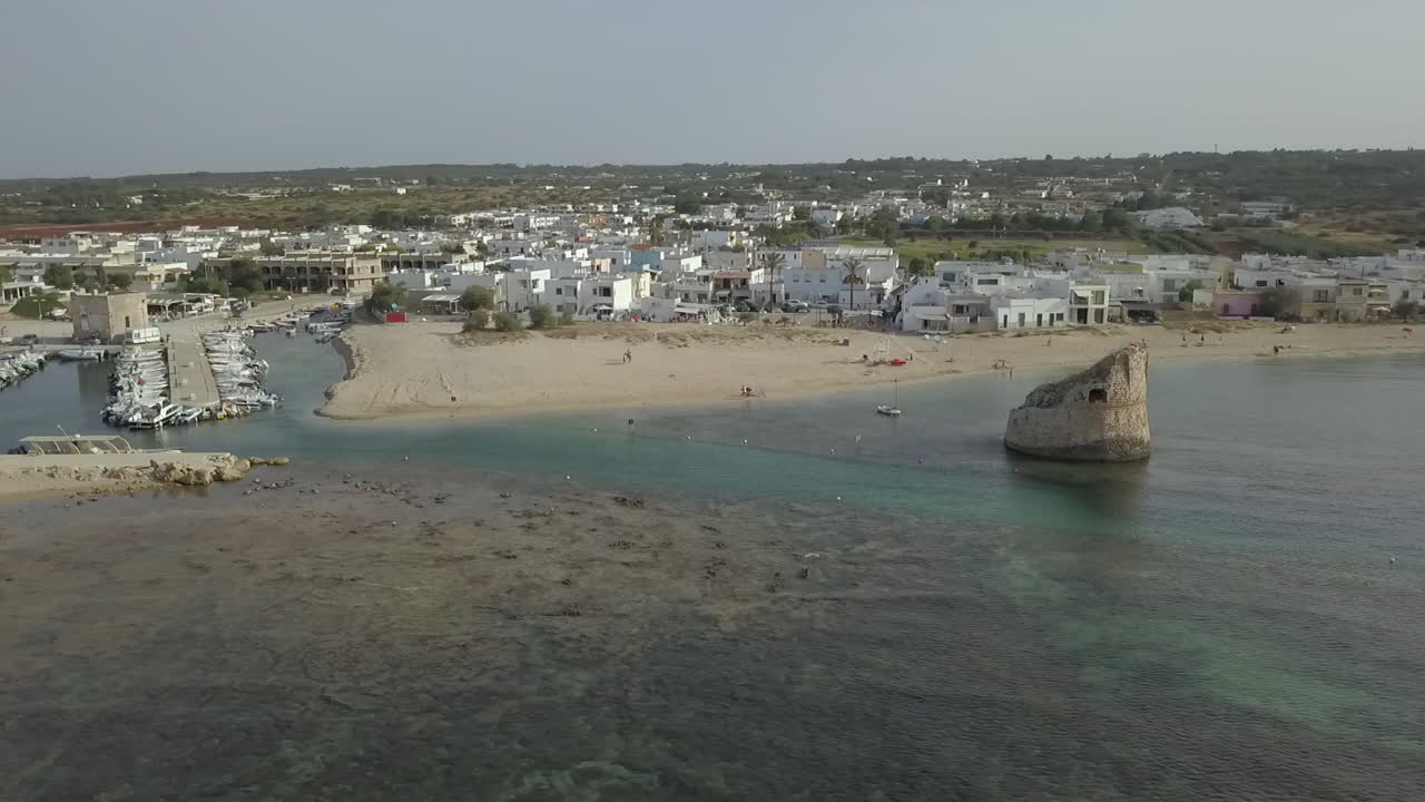 torre pali en puglia, italia. vista panorámica aérea