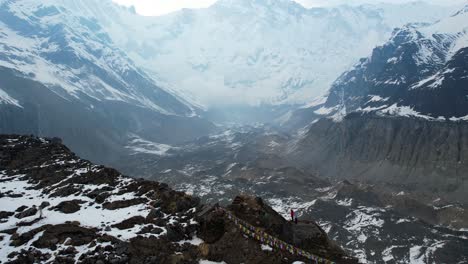 impresionante vista aérea de la vasta cordillera del annapurna en el himalaya