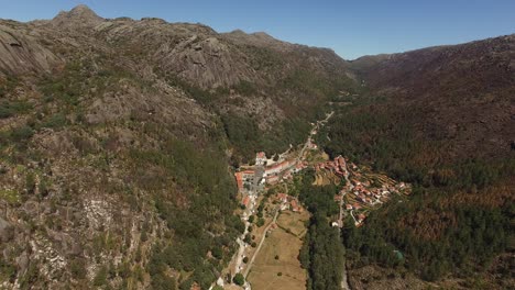 vista aérea del pueblo y santuario de senhora da peneda, portugal 4k
