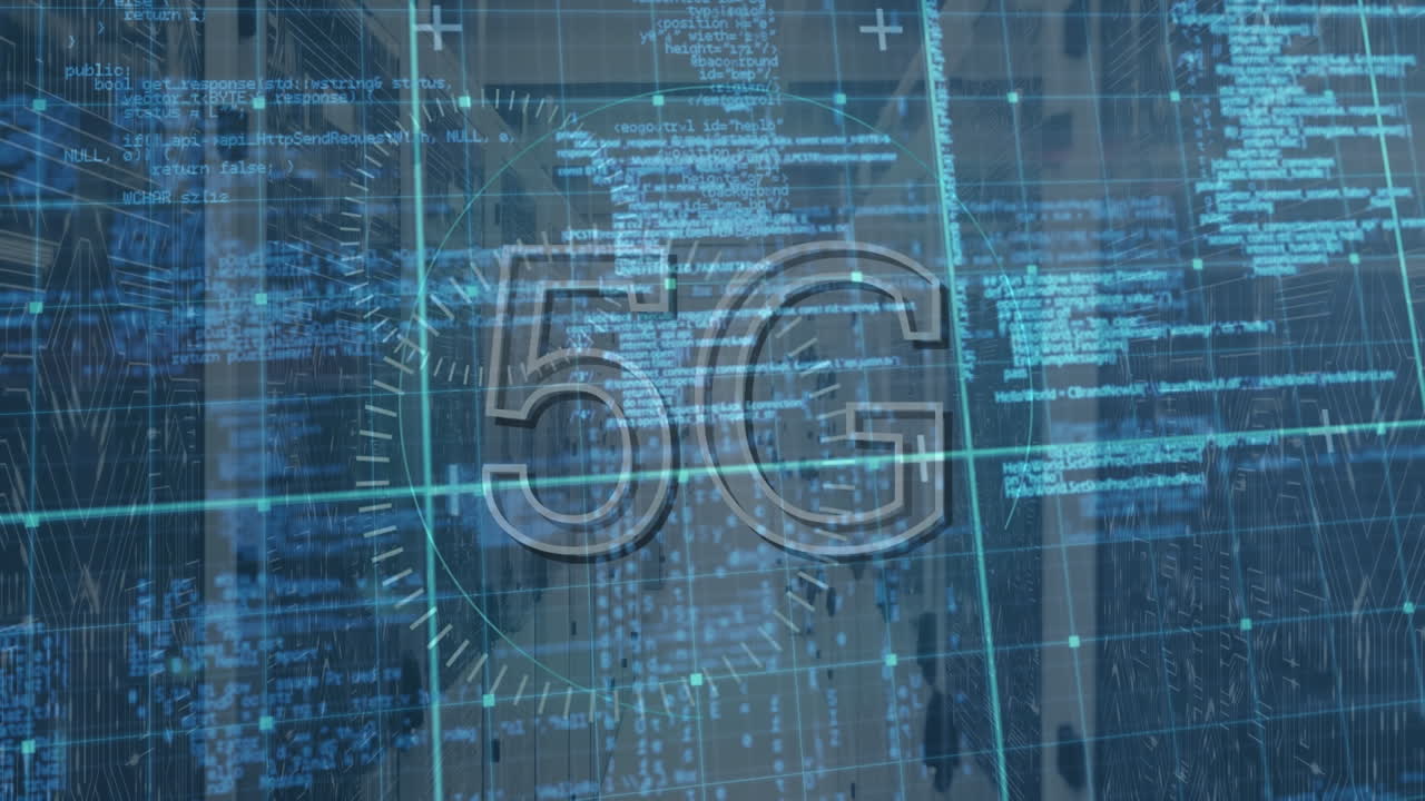 animación de texto 5g sobre escáner redondo y procesamiento de datos contra la sala de servidores de computadora