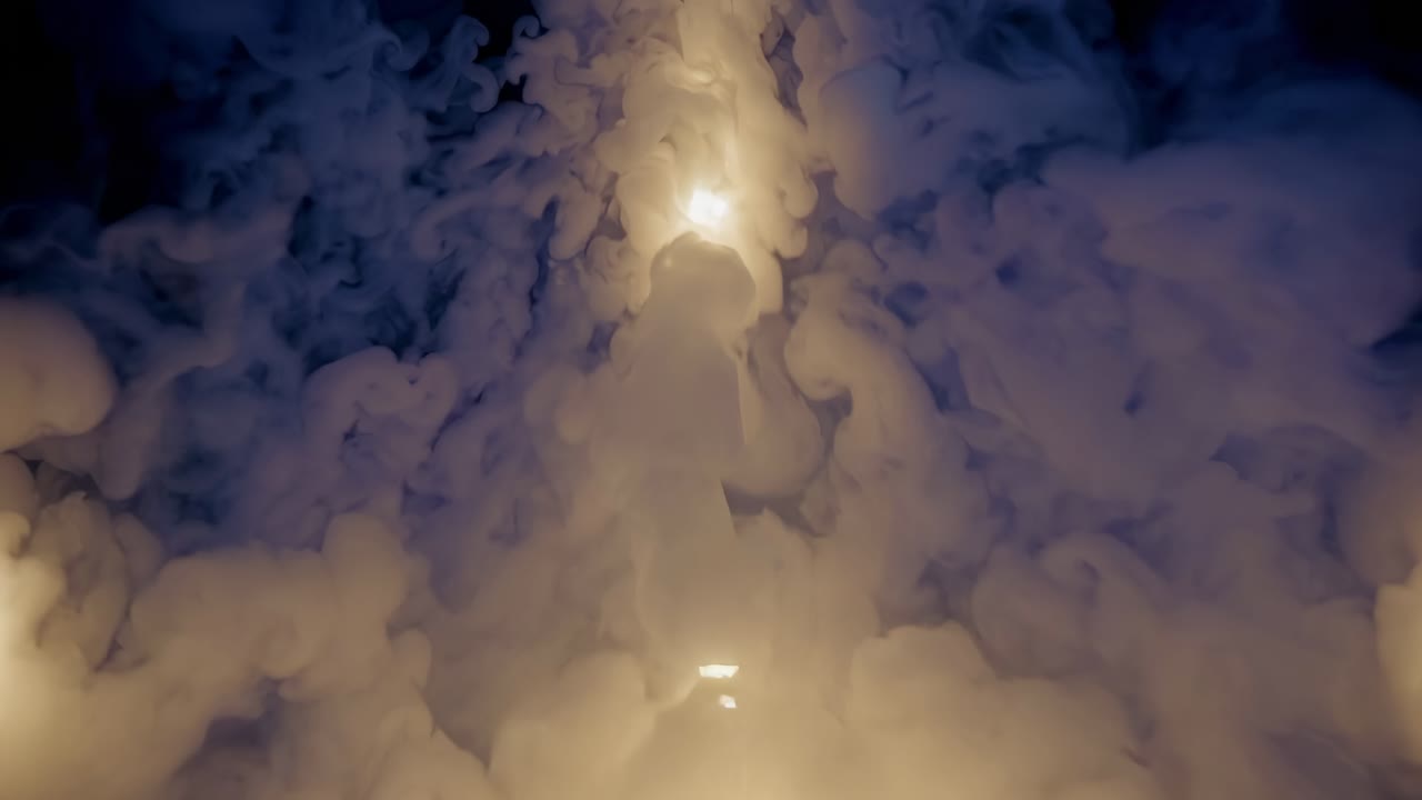 Nuvola densa di fumo bianco con sfondo scuro