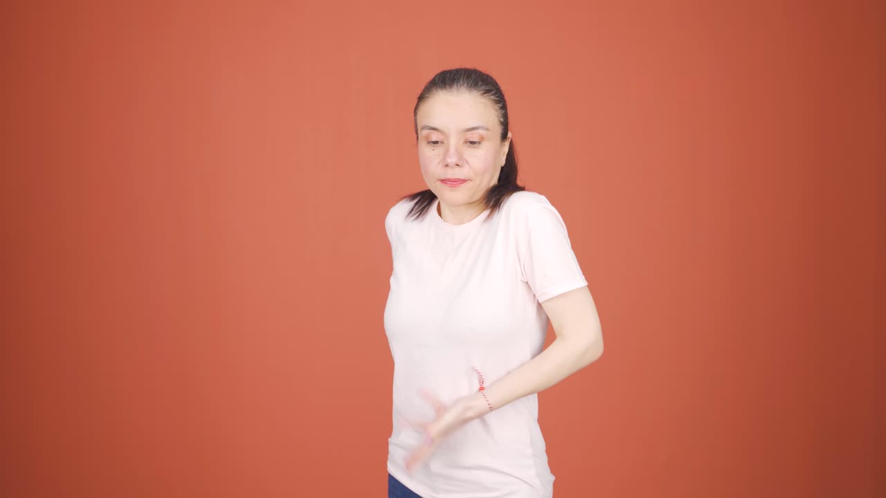 자신의 체중에 불만족한 여성.