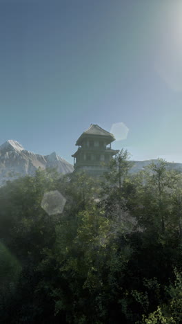 산의 숲에 있는 고대 사원