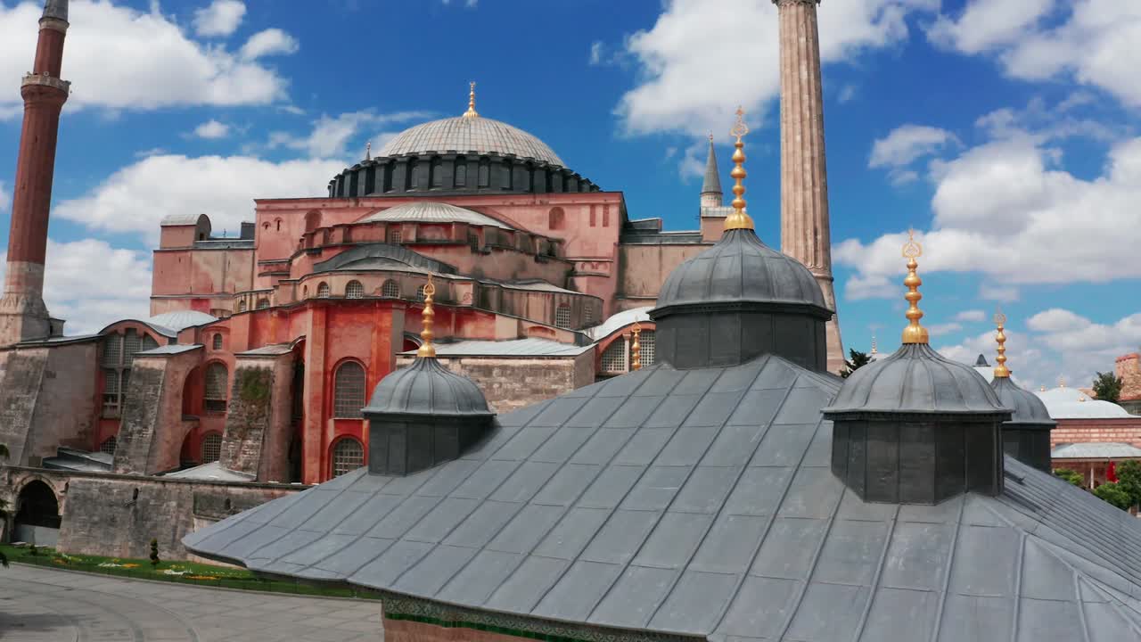 해가 지는 동안의 하기아 소피아 드론 영상