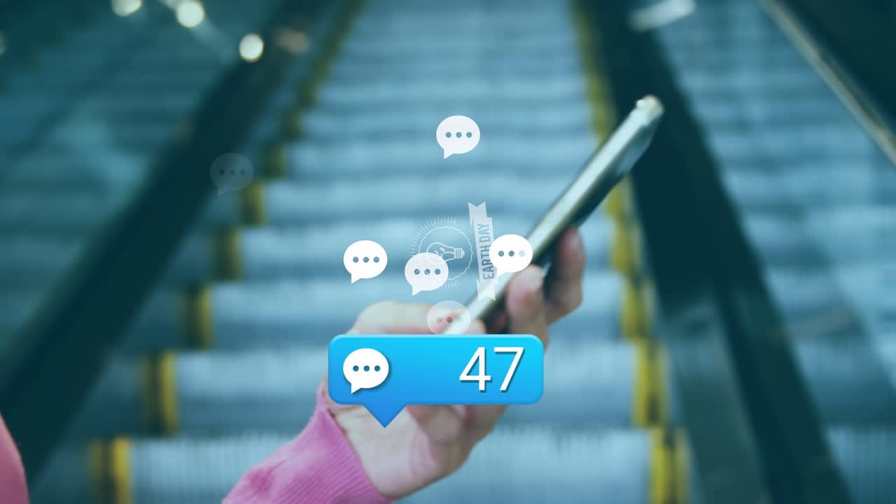 animación de burbuja de habla y pancarta de texto del día de la tierra contra la sección media de un hombre que usa un teléfono inteligente