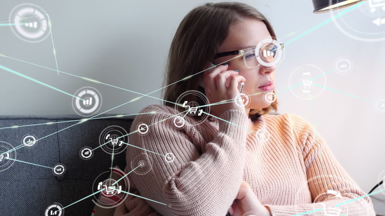 animación de una red de conexiones sobre una mujer de negocios caucásica hablando por teléfono inteligente