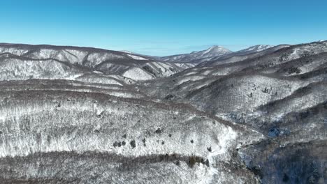 Aerial-establishing-shot-of-Japan-snowy-valley-near-the-Nagano-Myoko-Yamanochi-region