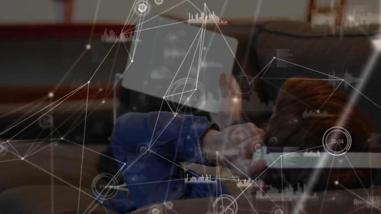 디지털 태블릿을 사용하면서 음악을 듣는 사람에 대한 연결 네트워크