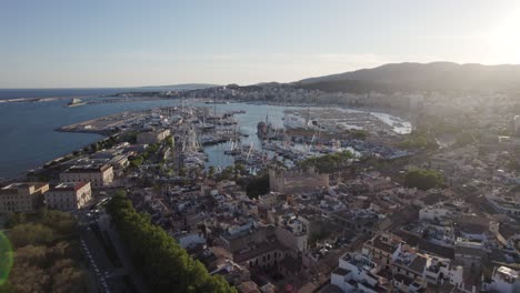 Marina-En-Puerto-De-Palma-Con-Palco-De-Palma-En-Foreground