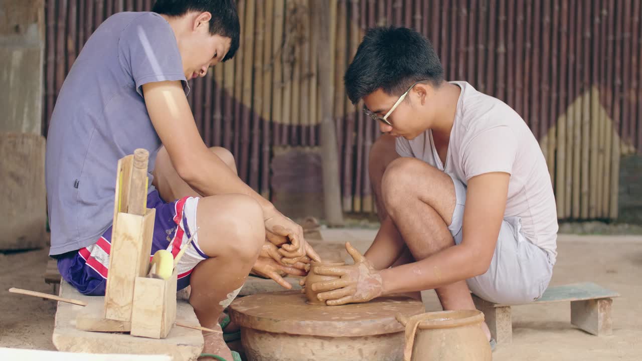 Training For Work In The Potter'S Wheel, Video In 4K