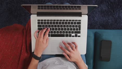 Caucasian-woman-using-a-laptop