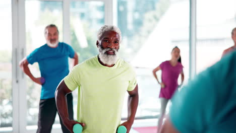 clase de acondicionamiento físico para personas mayores