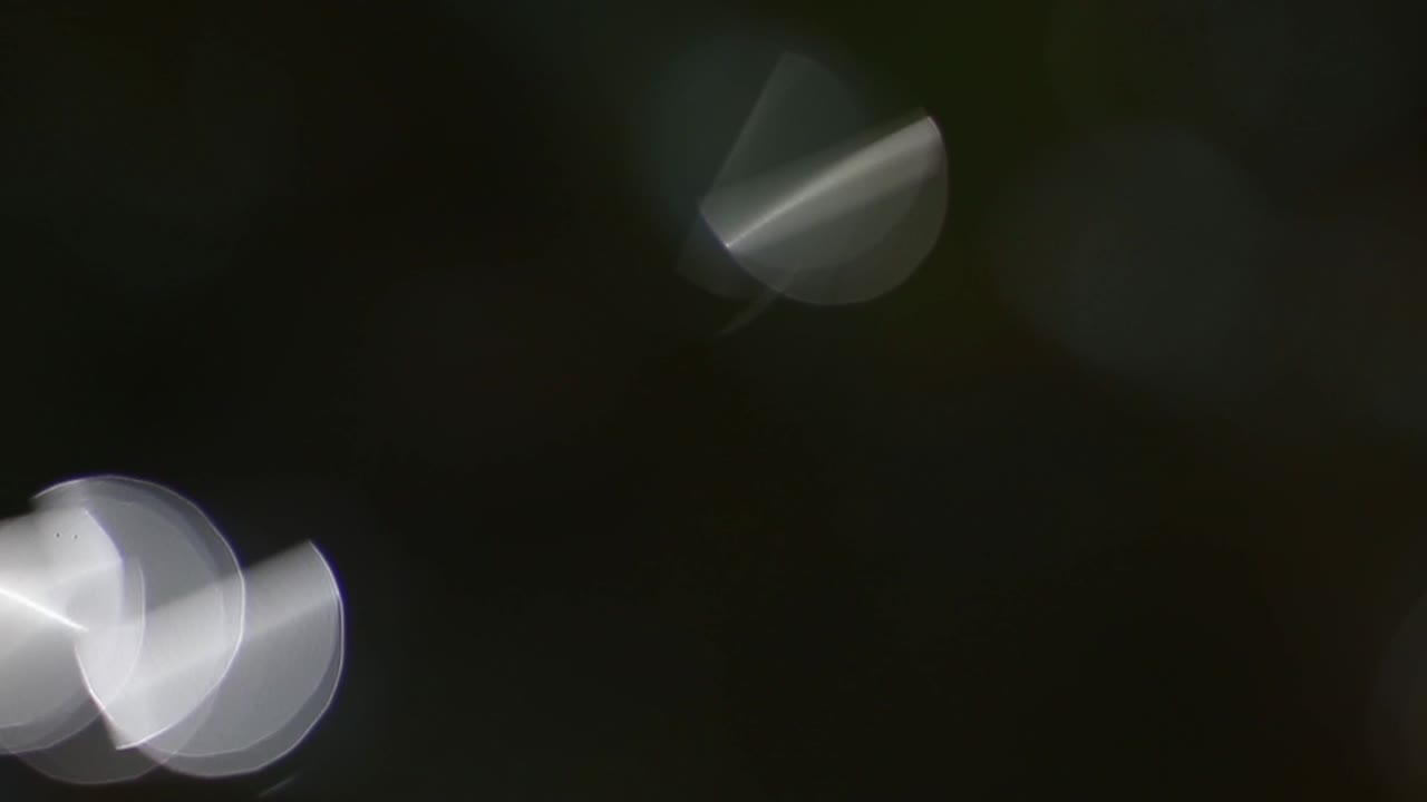 박이는 보케 조명 배경으로 추상적인 흐릿함