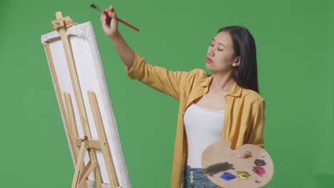 pintura de mujer en caballete