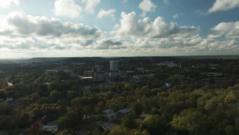 Vista-Aérea-De-Fayetteville-Cerca-Del-Monte-Sequoyah-En-Arkansas,-Estados-Unidos