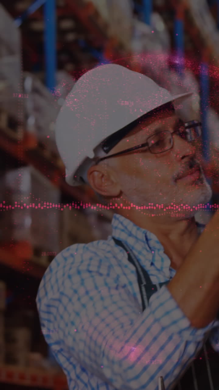 animación del procesamiento de datos financieros sobre diversos trabajadores en el almacén