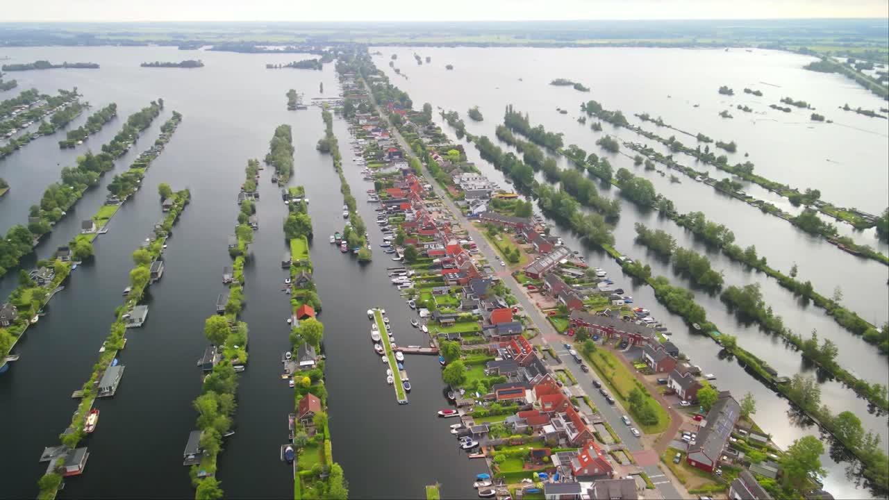 네덜란드 빈케빈의 레크리에이션을 위한 주택 지역의 드론 샷