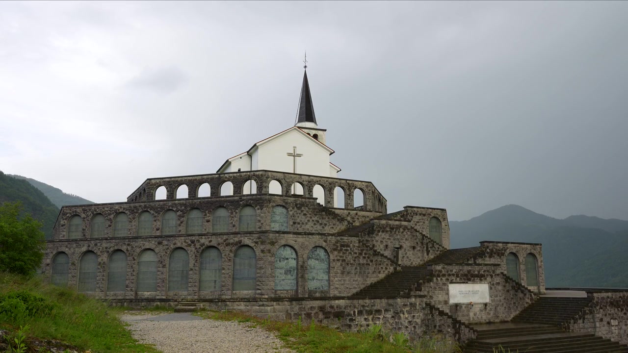 Storico Ossario di Caporetto che commemora la Prima Guerra Mondiale in Slovenia.