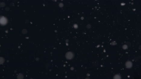panorámica descendente en una noche nevada de enero, con una valla a la vista al final