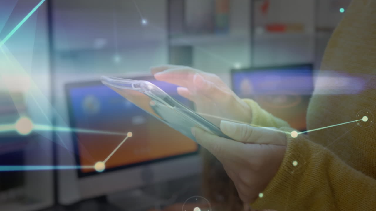 animación de redes de conexiones a través de maestras caucásicas que usan tablets