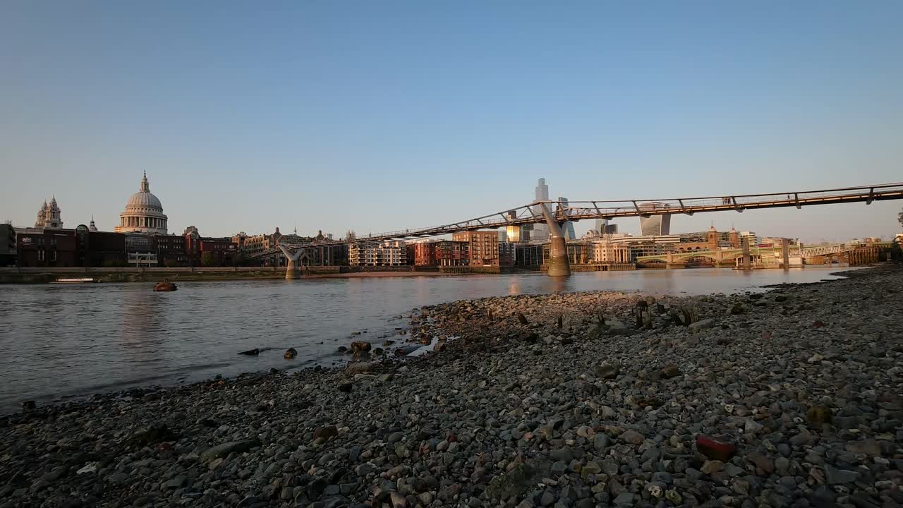 런던 밀레니엄 브리지 타임스 골든 아워 4k