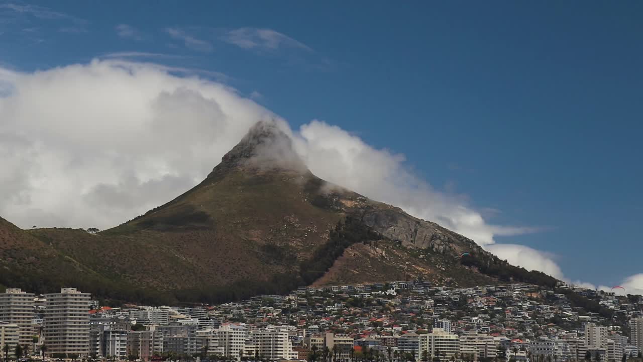 una foto de signal hill en ciudad del cabo