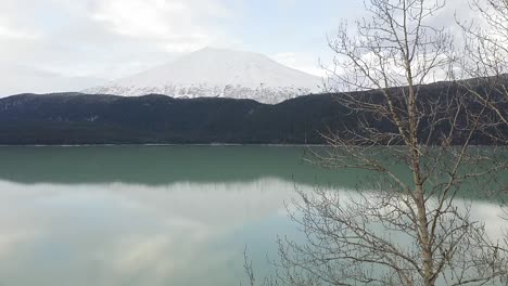 Drone-gains-altitude-over-alaskan-lake