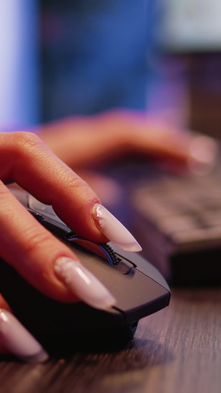 Vertical video: Business woman planning economy investment in office