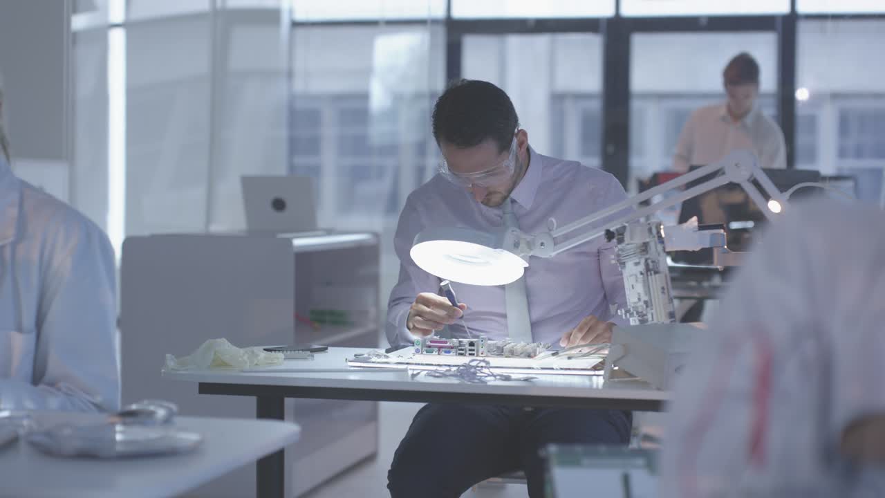 제조업체 연구 엔지니어링 직원