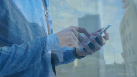 animación de un hombre usando un teléfono inteligente sobre el paisaje urbano