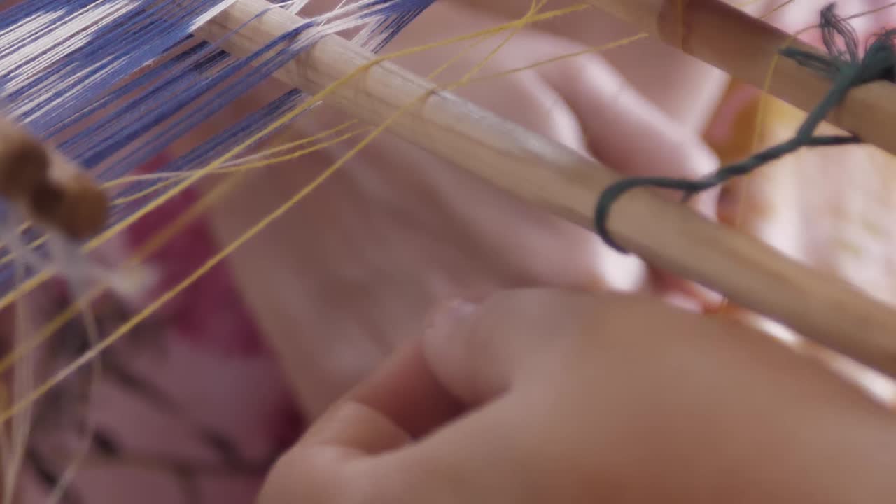 베틀에 실을 묶다