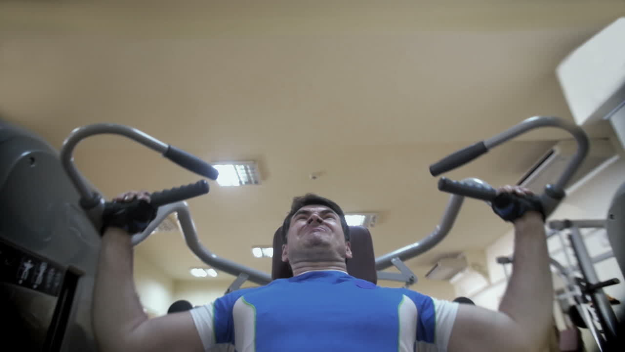 힘 훈련 어깨 근육