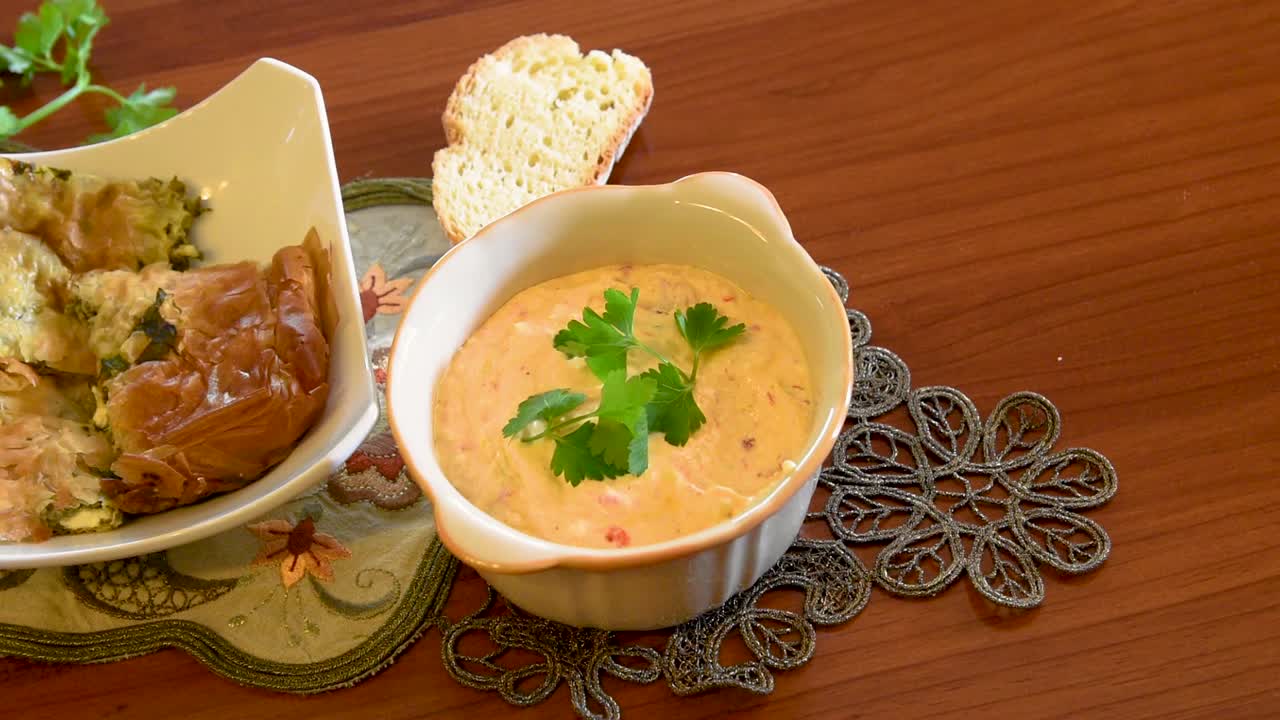 cocina mediterránea saludable, concepto de tres platos para el almuerzo o la cena