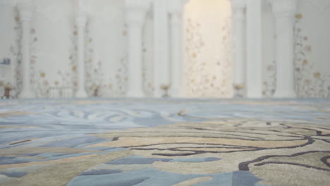 un hermoso interior de la mezquita