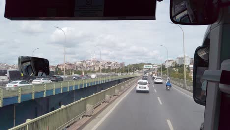 durante el día, cielo nublado