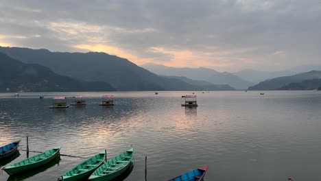 Landscape-view-of-Phewa-lake-in-pokhara,-Nepal