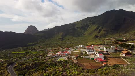 Amazing-aerial-establisher-shot-of-houses-built-in-El-Retamar,-Tenerife