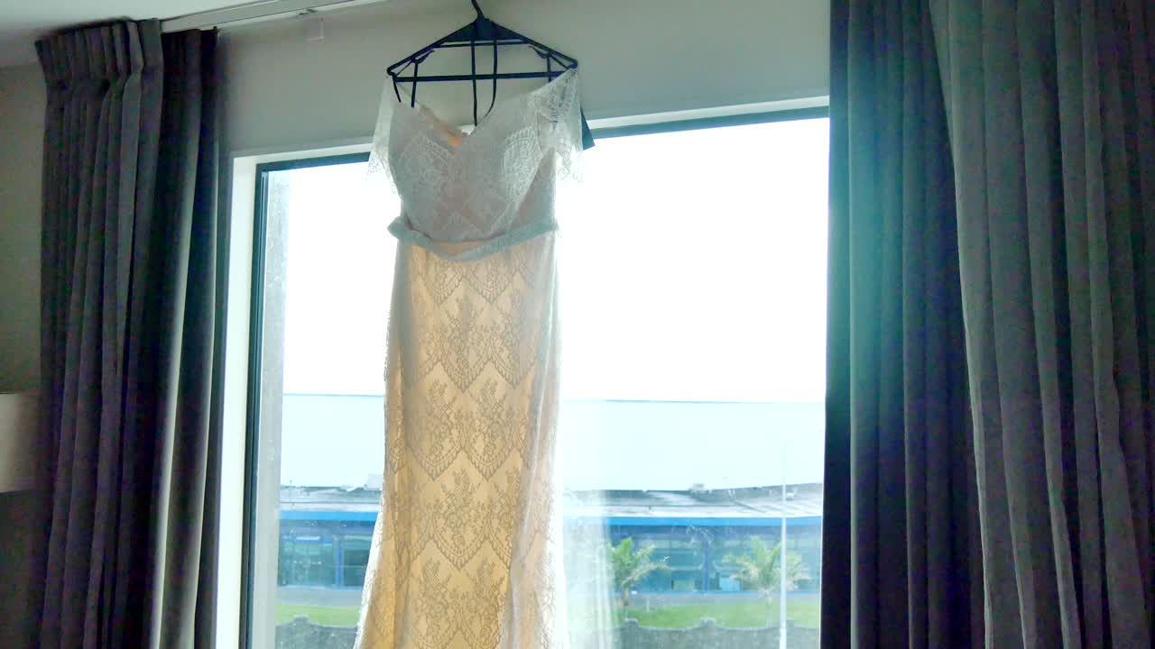 신부의 와이드 샷 - 들러리 웨딩 드레스