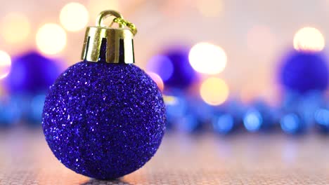 blauw glitter kerstversiering met knipperende lichten op lichtthema