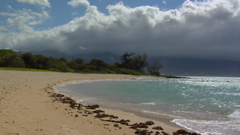 Waves-Roll-Into-A-Beautiful-White-Sand-Beach-In-Hawaii