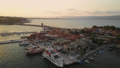 Puesta-De-Sol-Cerca-Del-Sitio-Del-Patrimonio-Mundial-De-Nesebar-En-Bulgaria