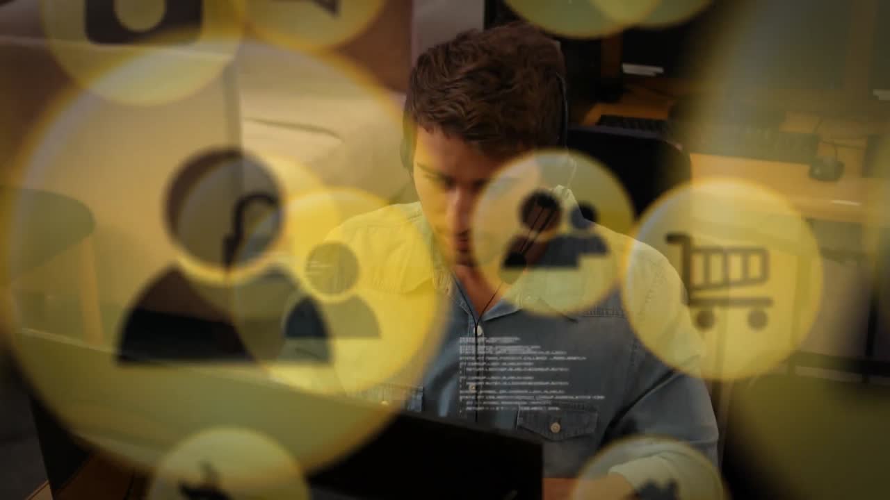 animación de iconos sociales volando sobre un hombre trabajando solo en la oficina