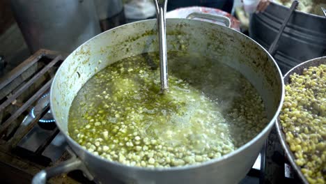 un delicioso maíz de comida callejera