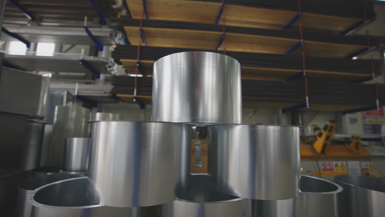 tubos de acero inoxidable en el almacén