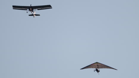 airplane towing a hang glider tandem flight gaining elevation